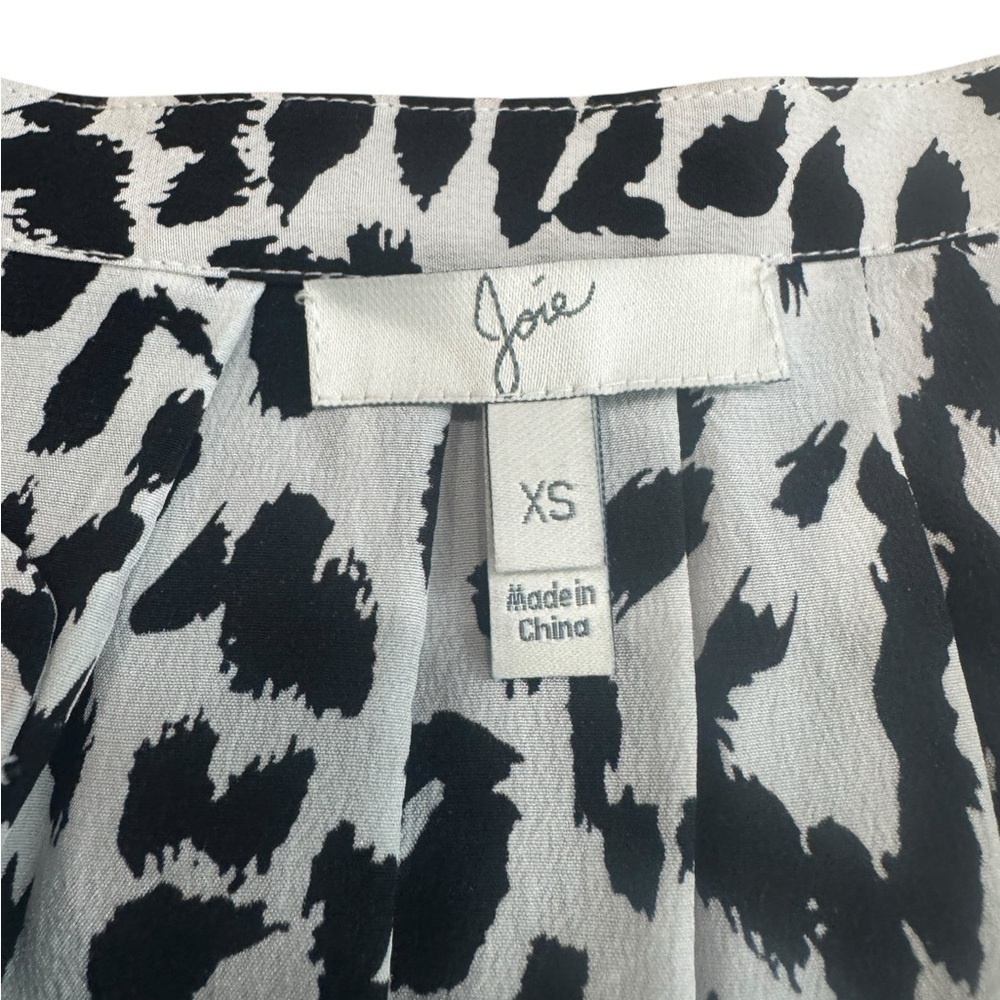 JOIE White/Black Long Sleeve V-Neck Printed Blouse 100% Silk Size XS - Picture 2 of 6